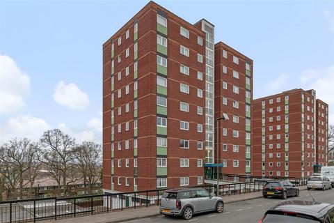 Studio, in Porchester Mead, £169,950