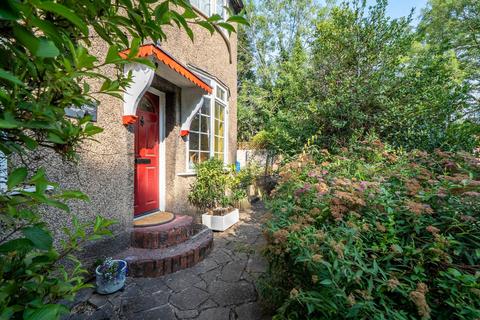 3 bed property, in Watling Street, £450,000