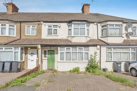 3 bed property, in Grange Road, £325,000