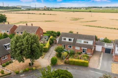 4 bed property, in Plough Garth, £210,000