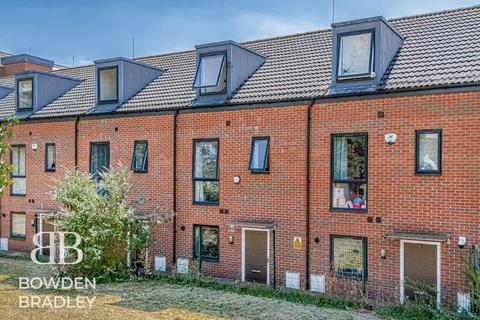 3 bed property, in Navigation Mews, £575,000