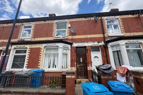 2 bed property, in Craig Road, £105,000