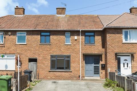 3 bed property, in Ambleside Avenue, £280,000