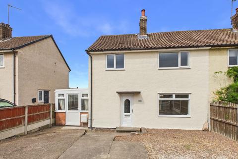 3 bed property, in Dove Croft, £160,000