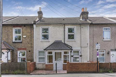 4 bed property, in Queens Road, £550,000