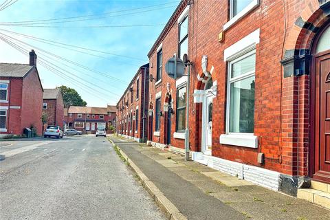 2 bed property, in Reyner Street, £140,000
