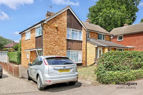 3 bed property, in Severns Field, £585,000