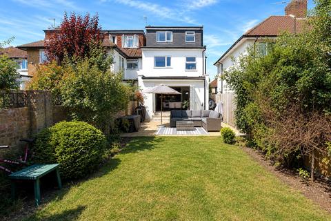 4 bed property, in Westdean Avenue, £650,000