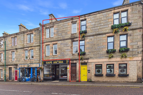 3 bed property, in High Street, £160,000