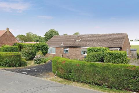 2 bed property, in Chapel Lane, £230,000