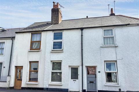 1 bed property, in High Street, £250,000