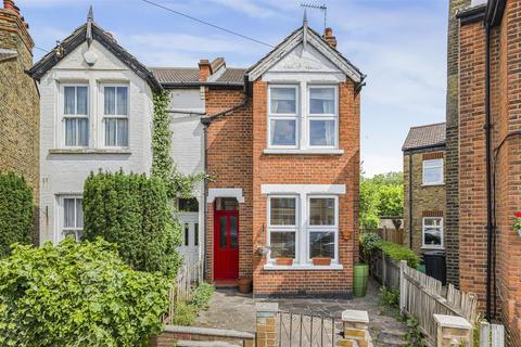 4 bed property, in Bromley Road, £675,000
