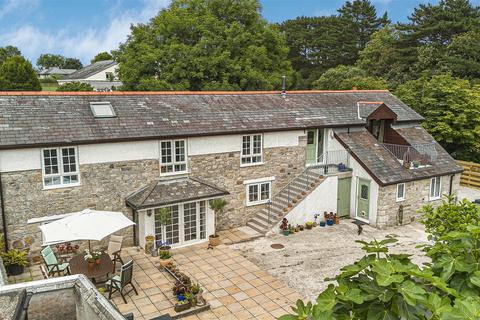 5 bed property, in Station Road, £550,000