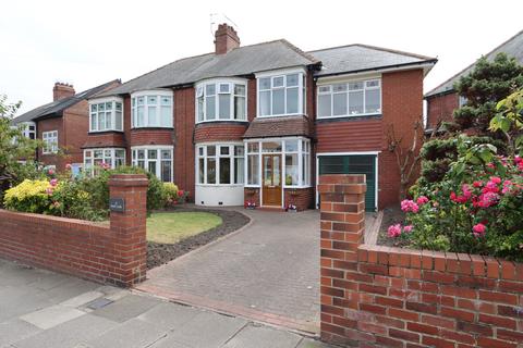 4 bed property, in Mast Lane, £495,000