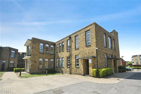 1 bed property, in Pollards Close, £170,000