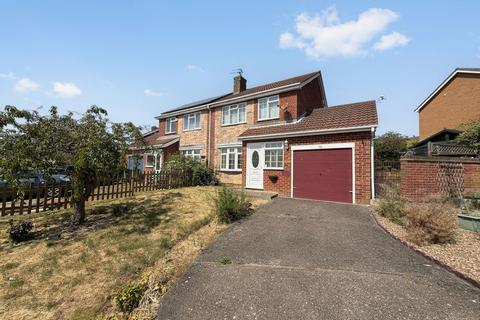 3 bed property, in Winchester Road, £220,000
