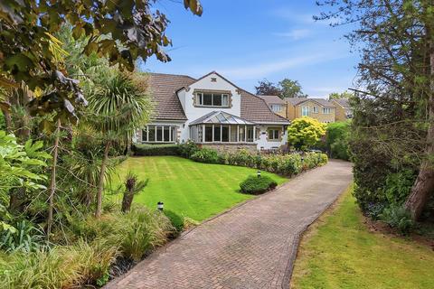 3 bed property, in Lightridge Close, £750,000