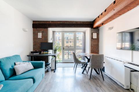 1 bed property, in Ferry Street, £240,000