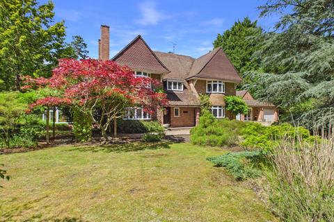 5 bed property, in Horncastle Road, £675,000