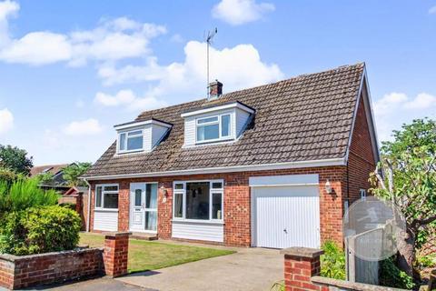 4 bed property, in Onedin Close, £280,000