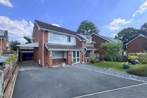 5 bed property, in Cortay Park, £359,950