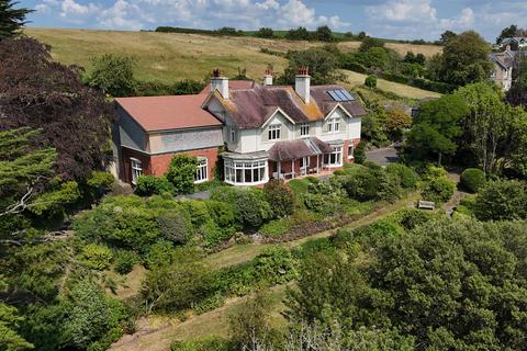 6 bed property, in New Road, £3,000,000