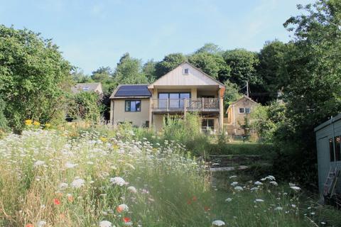 3 bed property, in Far End, £945,000