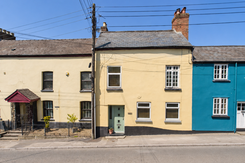 2 bed property, in High Street, £170,000