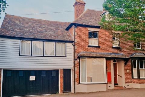 5 bed property, in High Street, £800,000