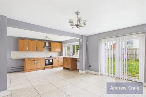 2 bed property, in Morris Avenue, £85,000