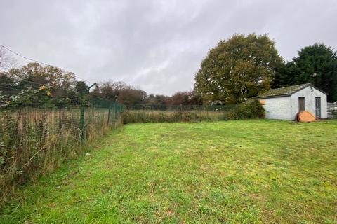 Studio, in Compound 4, £3,000