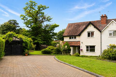 3 bed property, in Pool Furlong, £500,000