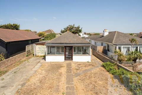 4 bed property, in Old Fort Road, £550,000