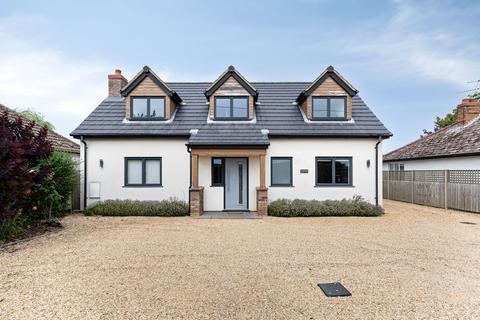 4 bed property, in Light and Spacious Detached House in Holme Next The Sea, £780,000