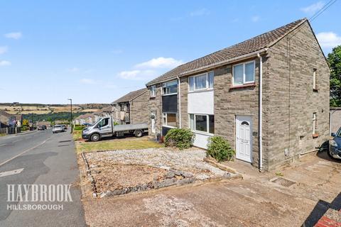 3 bed property, in Cedar Road, £170,000