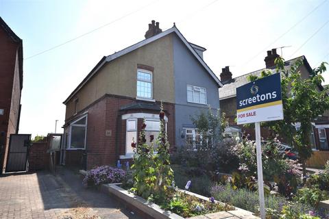 3 bed property, in Westfield Avenue, £125,000