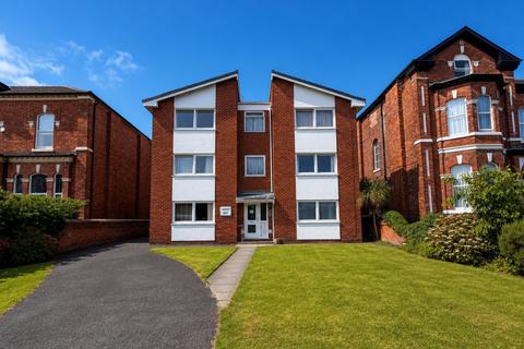 2 bed property, in Leyland Road, £100,000