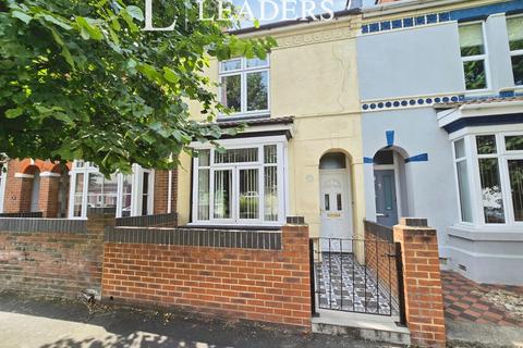 3 bed property, in Grove Road, £275,000