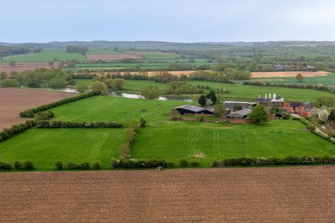 5 bed property, in Hall Farm (House, £1,400,000