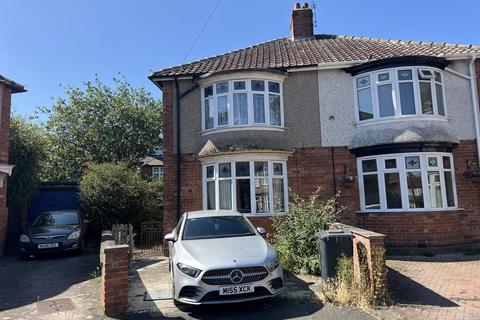2 bed property, in Oakhurst Road, £60,000