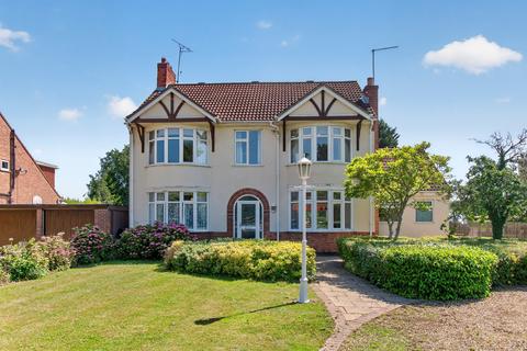 5 bed property, in Lincoln Road, £700,000