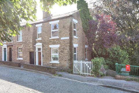 3 bed property, in Rainow Road, £250,000