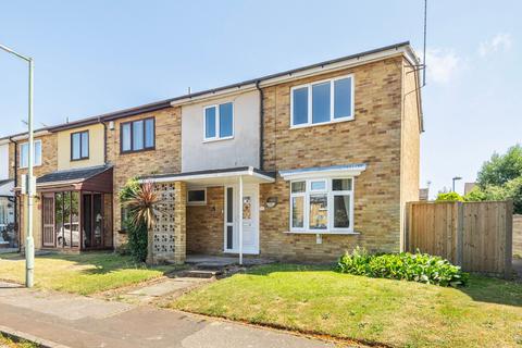 3 bed property, in Delius Close, £180,000