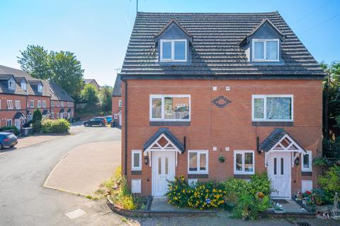 3 bed property, in Felton Close, £220,000