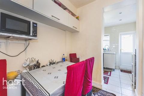3 bed property, in Sangley Road, £550,000