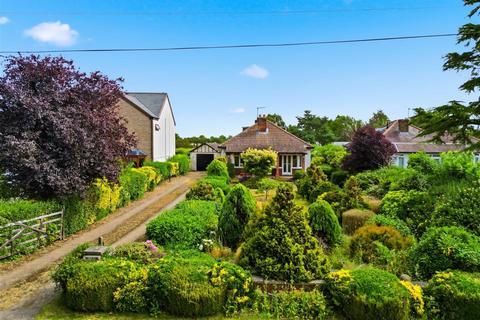 3 bed property, in Station Road, £300,000