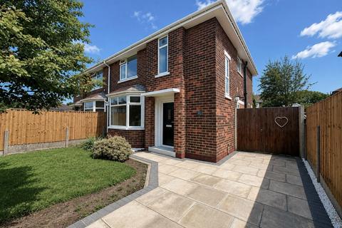 3 bed property, in Lytham Road, £220,000
