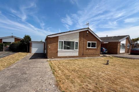 3 bed property, in Drake Close, £295,000