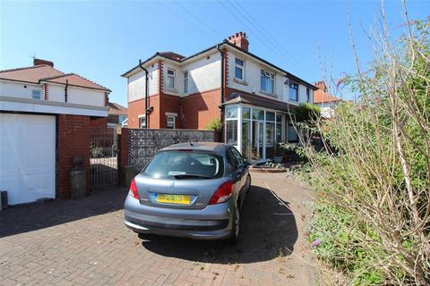 3 bed property, in Richmond Avenue, £150,000