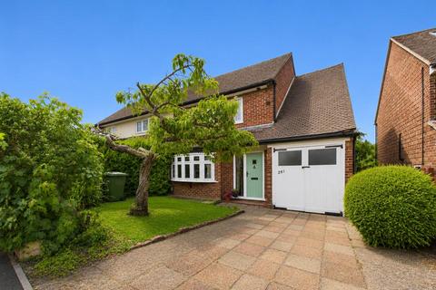 3 bed property, in Wingletye Lane, £650,000